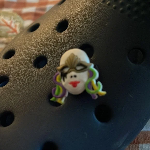 Jibbitz Mardi Gras mask - Picture 3 of 4